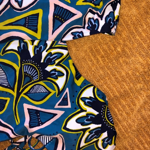 Aerie one piece swim suit size medium - Picture 3 of 9